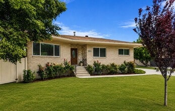 Building Photo - 787 Redmaple Cir