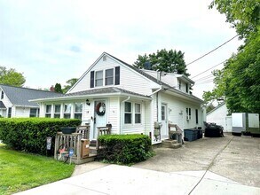 Building Photo - 18 Linden Pl