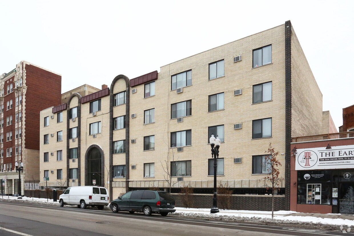 Building Photo - 1515 W Morse Ave