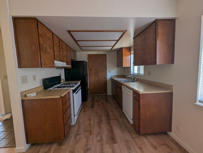 Building Photo - 2050 Tehama Ave