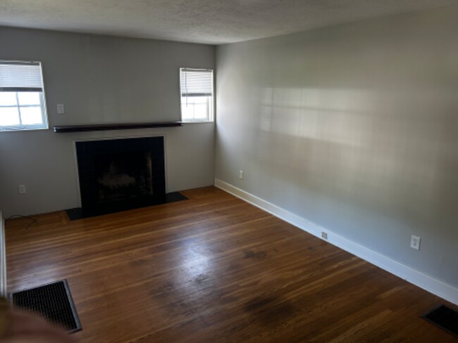 Foto del edificio - 4014 Springhill Rd