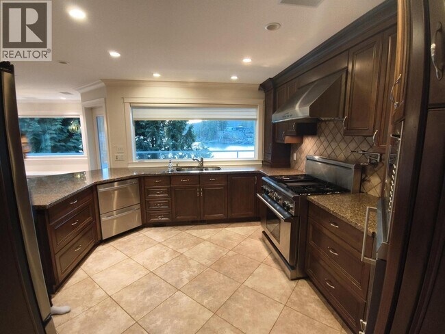 Building Photo - 4643-4643 Belcarra Bay Rd