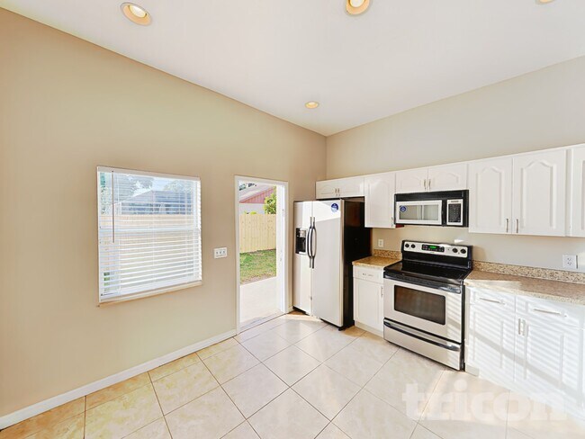 Foto del edificio - 13305 Silvercreek Dr