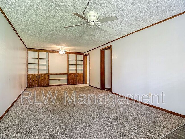 Foto del edificio - 611 Mt Homer Rd