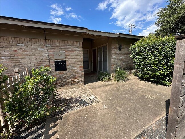 Foto del edificio - 3418 Willowrun Dr