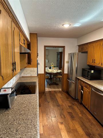 Foto del edificio - 9703 Elmcrest Dr