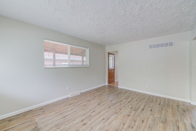 Building Photo - (357) 3961-63 Jane