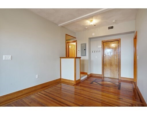 Foto del edificio - 391-395 Hanover St