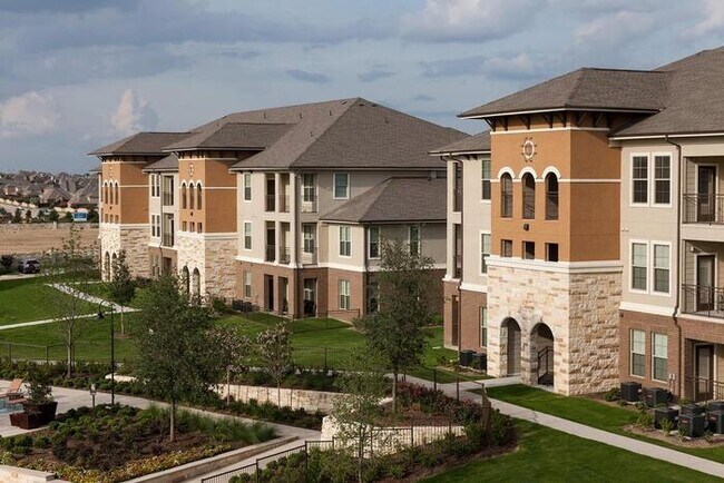 Foto del edificio - 5500 State Hwy 121