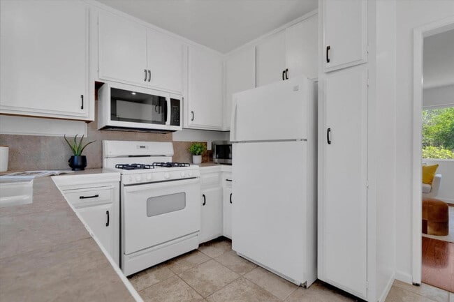 Building Photo - 1711 Marshall Ct