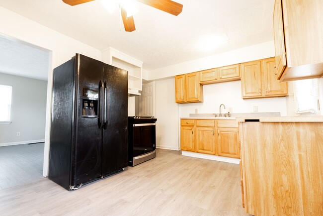 Foto del edificio - 2818-2820 Vanderberg Ave