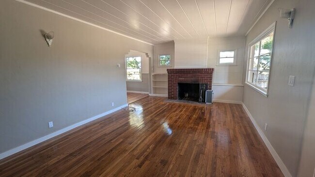 Foto del edificio - Pacific Grove Cottage with Classic Character