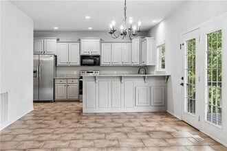 Building Photo - 36 Westbury Dr