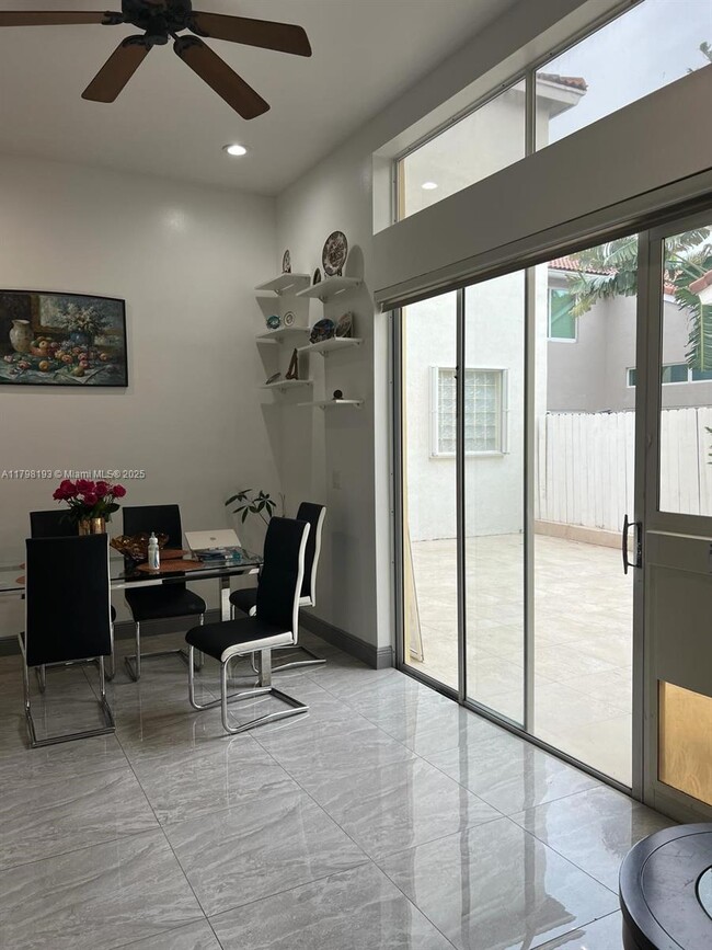 Foto del edificio - 1120 Papaya St