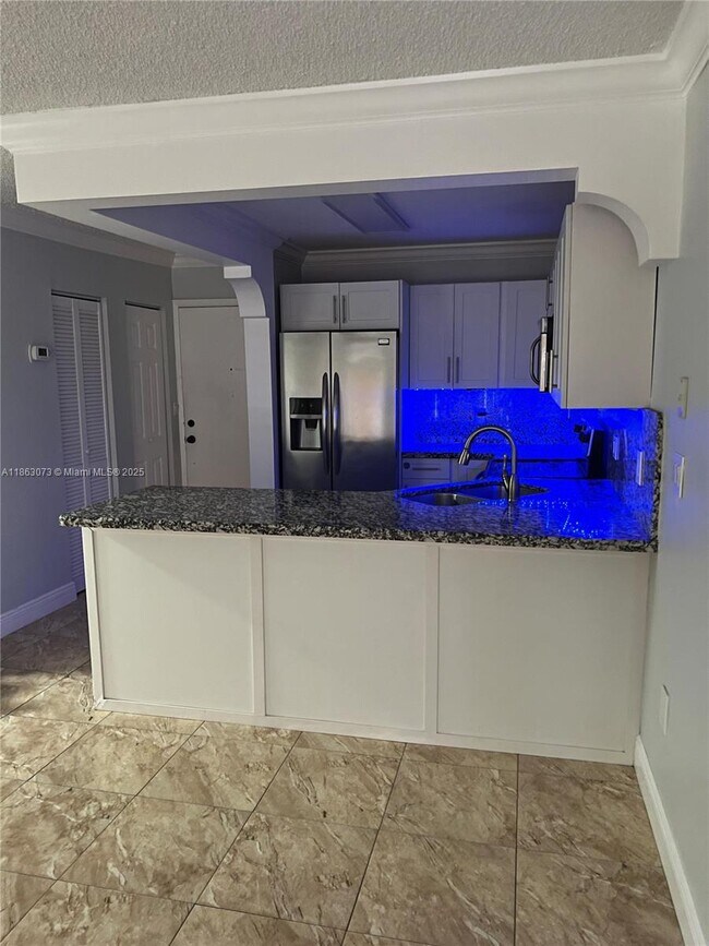 Foto del edificio - 1075 W 68th St
