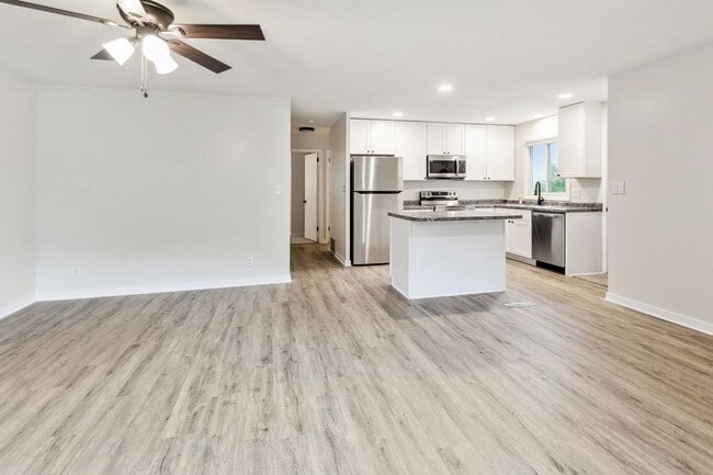 Building Photo - Fully Remodeled South Lincoln 4 Bedroom