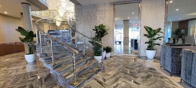 Foto del edificio - 5401 Collins Ave