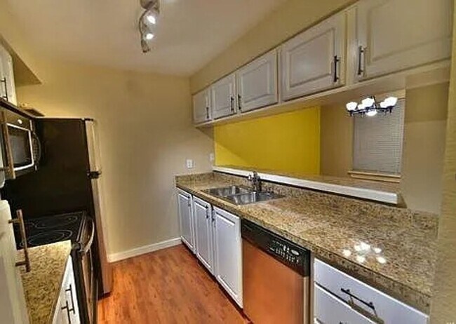 Foto del edificio - 1Bd/1.5Ba Everett Townhouse