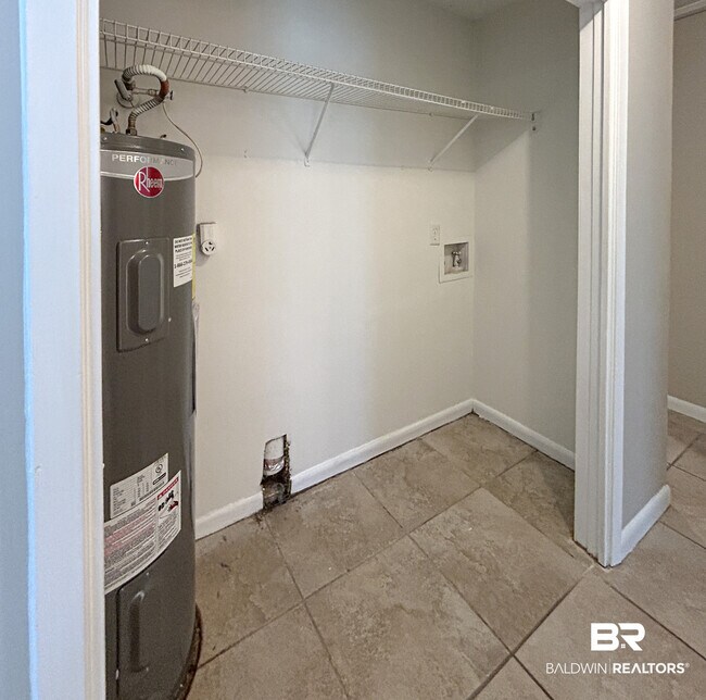 Foto del edificio - 6410 Schoel Ln