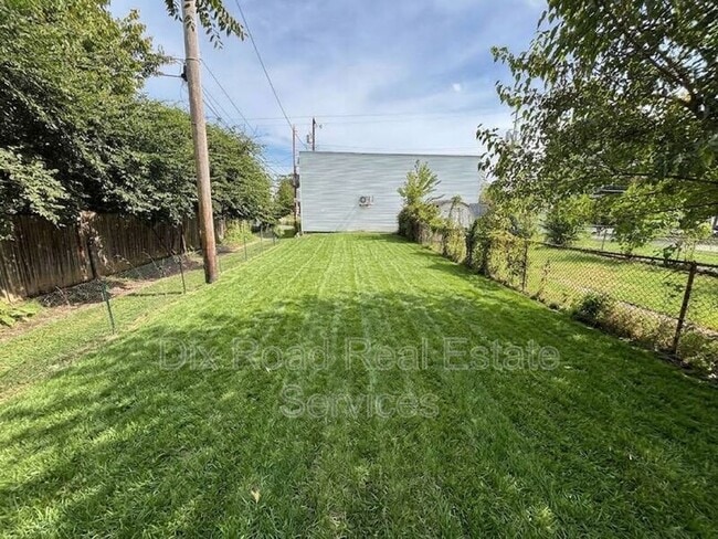 Photo - 626 Ross Avenue House