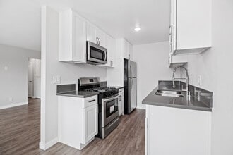 Building Photo - 844 W 164th St