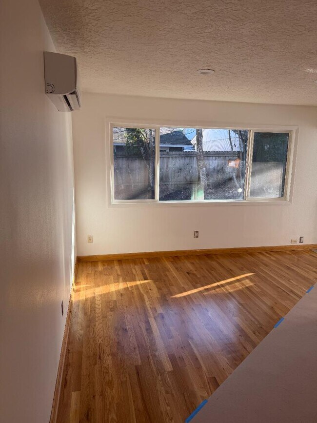 Foto del edificio - 1703 Winchell Ave