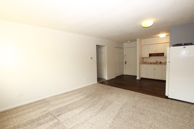 Building Photo - 105 N Kendall Ave