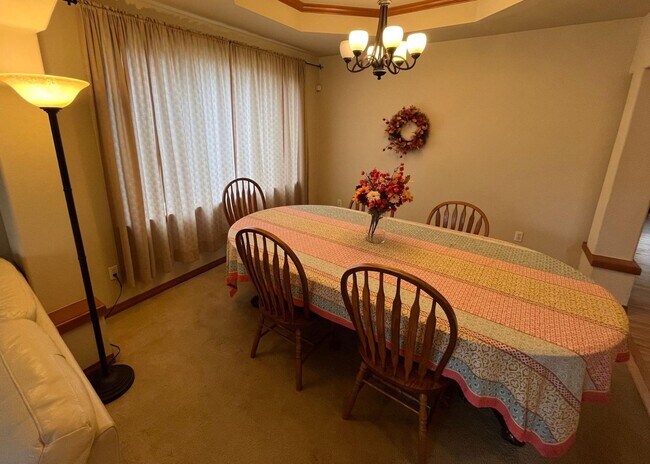 Foto del edificio - Lynnwood/Bothell Spacious 2900+ sq.ft. 4 bdrm plus Den House