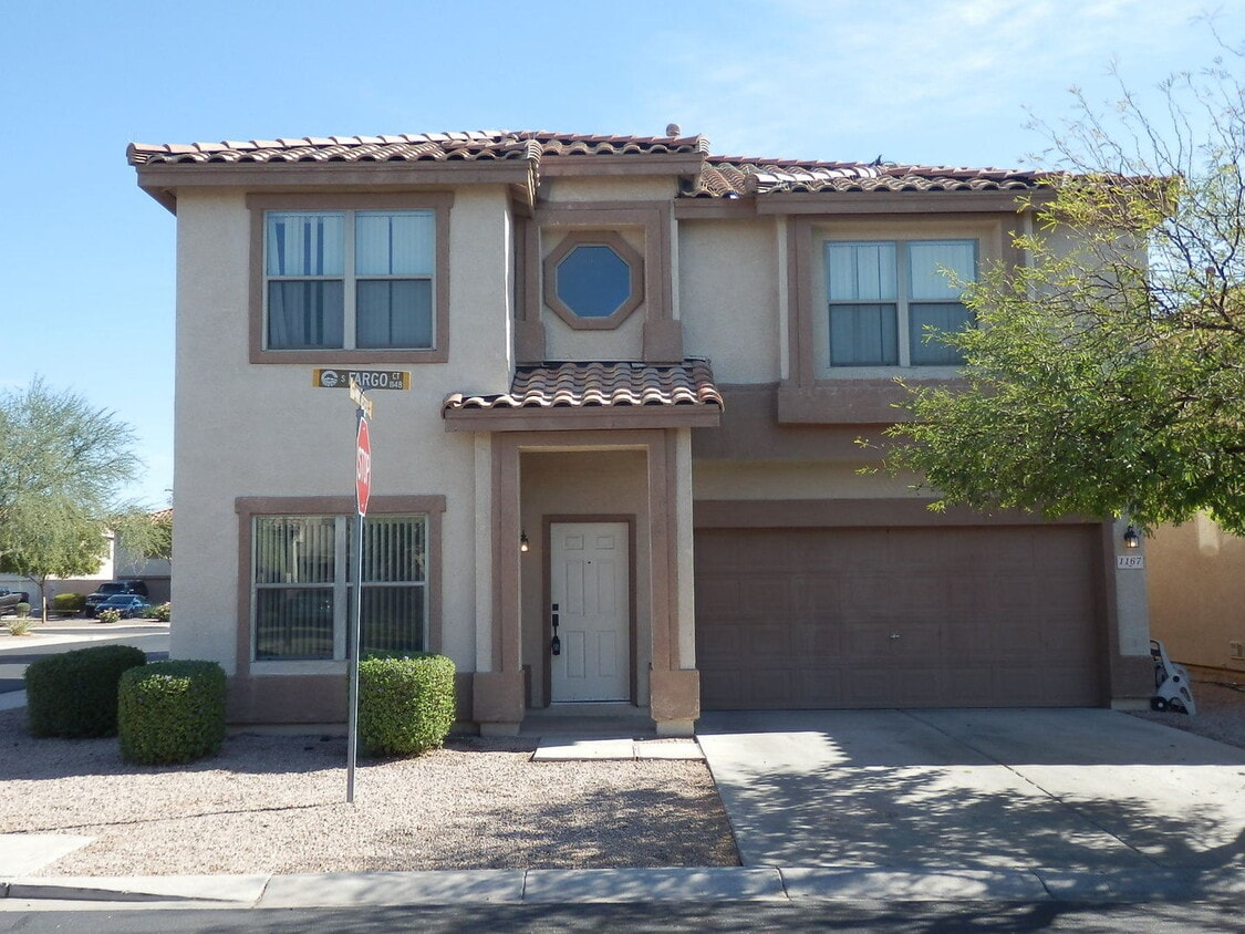 Primary Photo - Spacious 2-Story Home with NEW Carpet and ...