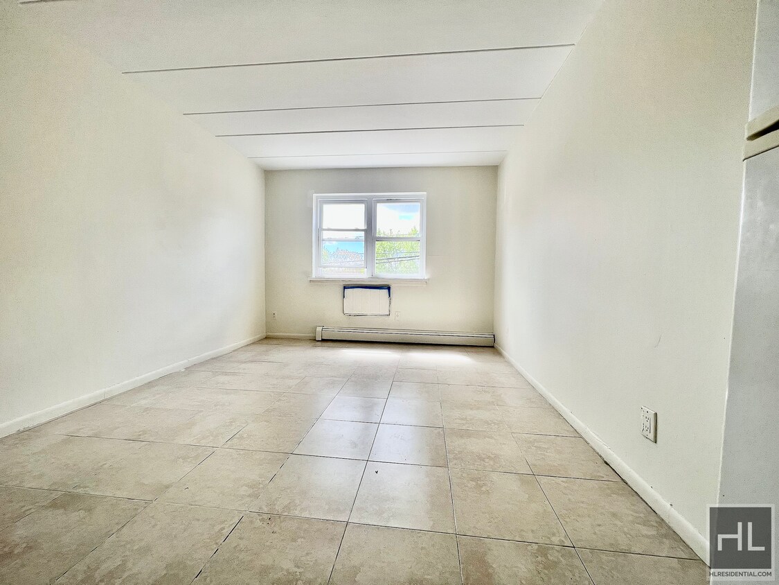 Studio in Elmhurst I Laundry in Building Room for Rent in Queens, NY