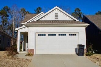 Building Photo - 425 Live Oak Dr