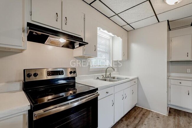 Building Photo - 219 Oak Ridge Ln