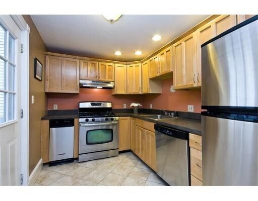 Primary Photo - 32 G St