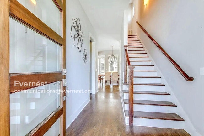 Building Photo - 1213A Tremont Ave