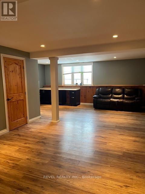 Building Photo - 62 Cook St