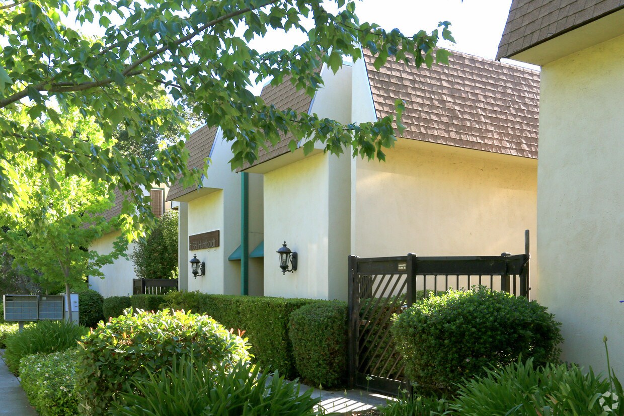NorthPark TownHomes Apartments in Santa Rosa, CA