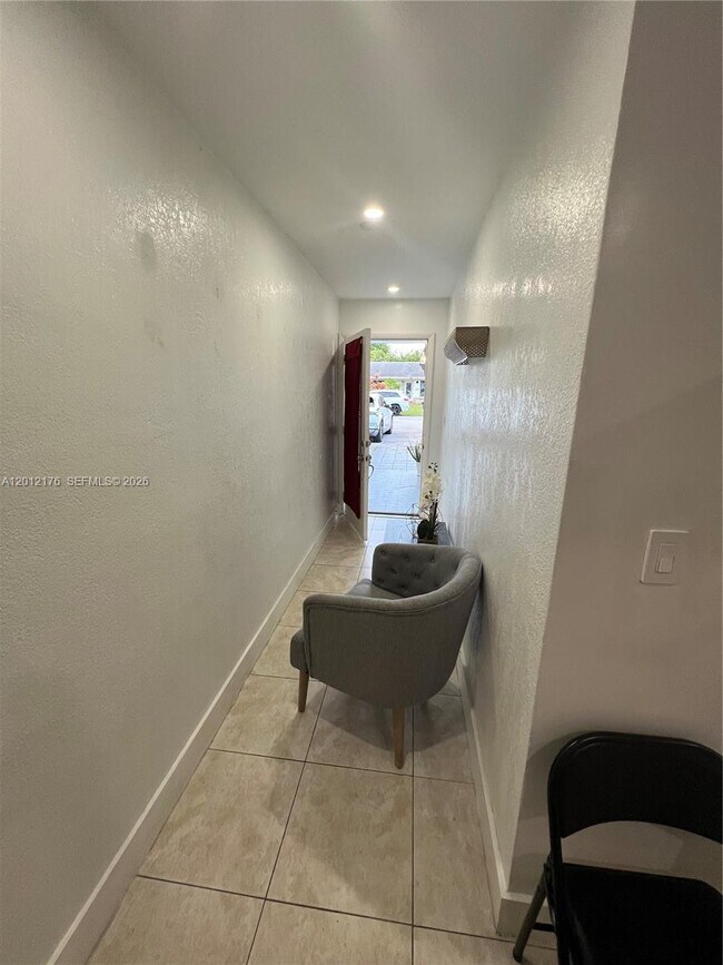 Foto del edificio - 382 NE 113th St