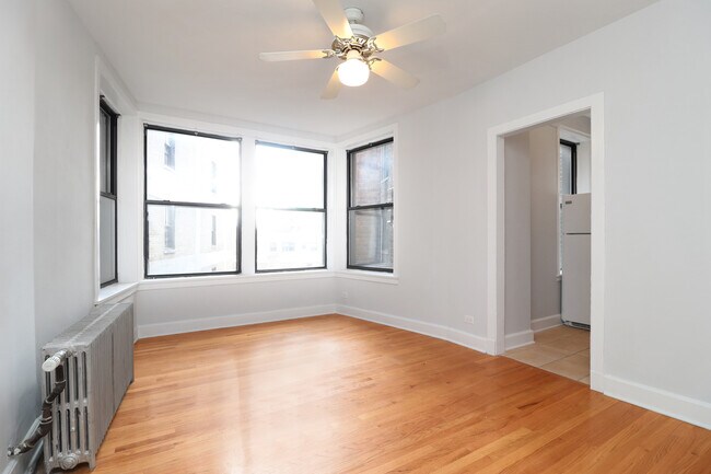 Foto del edificio - 3330 N Lake Shore Dr