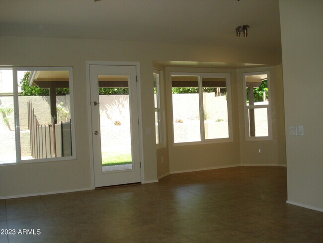 Foto del edificio - 9148 E Davenport Dr