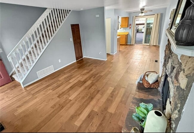 Building Photo - Charming 3 Bedroom 3 Bathroom Townhome with Private Patio