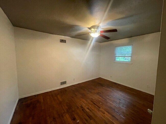 Foto del edificio - Affordable 3-Bedroom Duplex in Prime Springfield Location!
