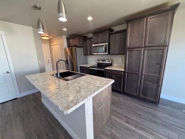 Foto del edificio - Beautifully Updated Heights Townhome with Fenced Yard