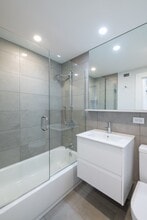 Interior Photo - 1410 Columbia