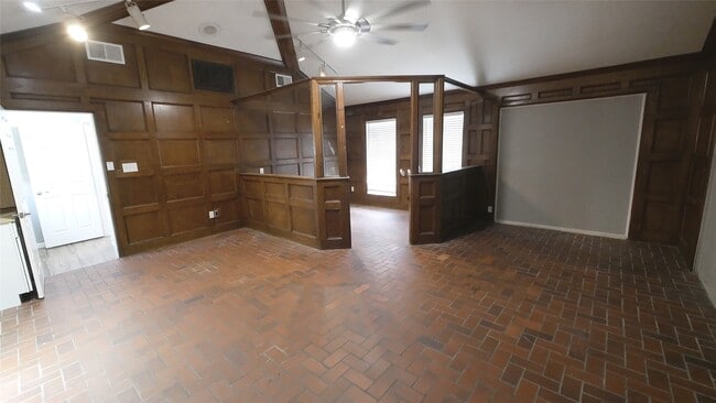 Foto del edificio - 22014 Grand Forks Dr