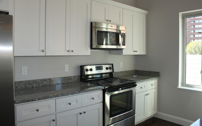 Foto del edificio - 10 Merrymount Rd