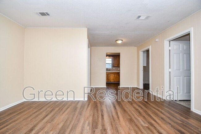 Building Photo - 225 17th Ave N