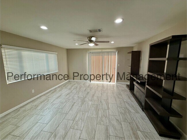 Foto del edificio - Charming 3 Bed/1 Bath Home w/ RBP & Security Deposit Alternative Option