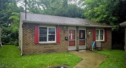 Building Photo - 31 1/2 Elm Street Unit c1
