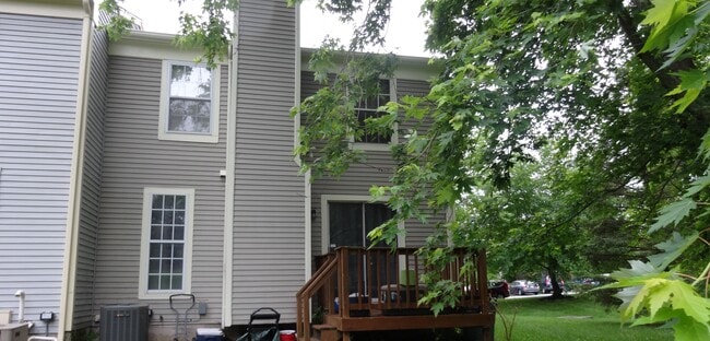 Rear view - 8513 London Bridge Way