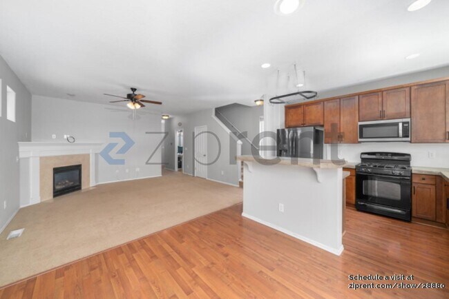 Building Photo - 4866 SE Sandalwood St